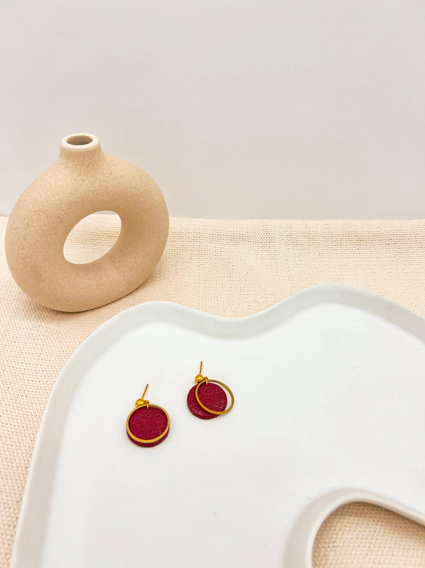 Beau//Sahara deep red drops