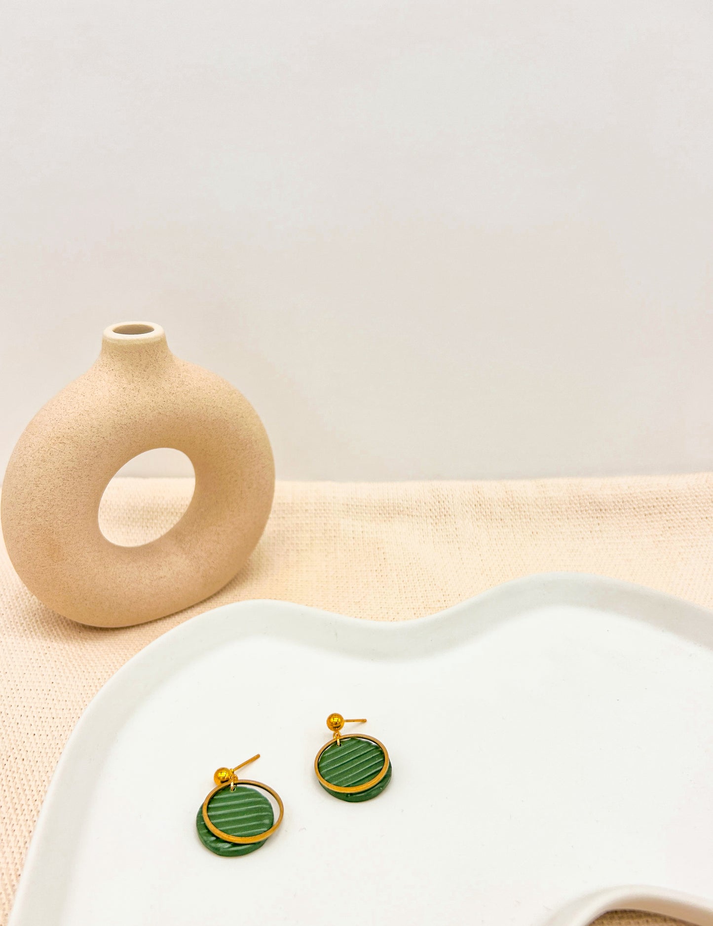 Beau forest green ribbed drops